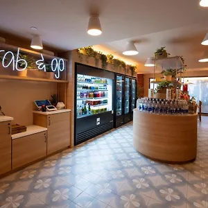 Hibird- And Aparthotel