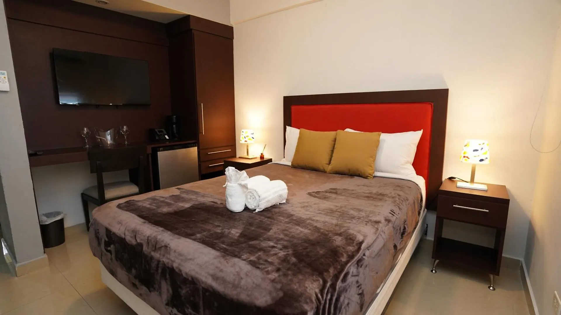 La Placita Suites Hotel-Suite 201 San Juan Aparthotel
